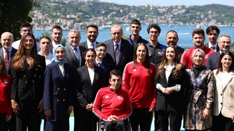 Cumhurbaşkanı Erdoğan: Hepinize umut dolu, huzur ve barış dolu bir gelecek diliyorum