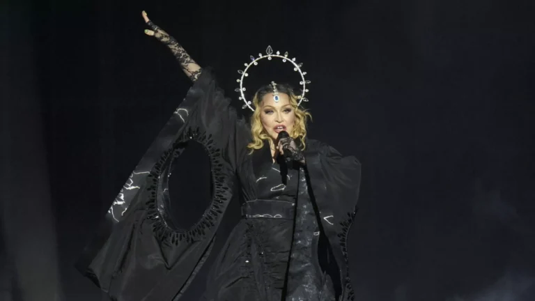 Madonna’nın Copacabana plajındaki ücretsiz konserine 1,6 milyon kişi katıldı