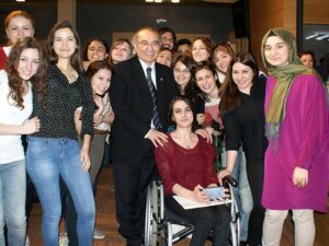 Prof. Dr. Nevzat Tarhan: “Evlilik bir yolculuğa çıkmaktır”