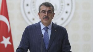 Bakan Tekin: Darıca’daki öğretmene saldırı olayı ile ilgili soruşturma başlattık