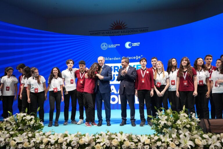 Cumhurbaşkanı Erdoğan, ” Türkiye Yüzyılı Maarif Modeli” tanıtımına katıldı