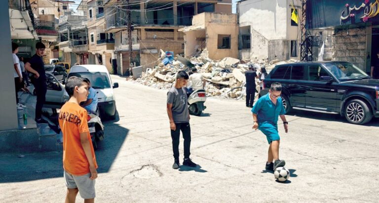 Lübnanlılar ilan edilmemiş bir ‘ateşkesten’ yararlanarak güneyi ziyaret etti