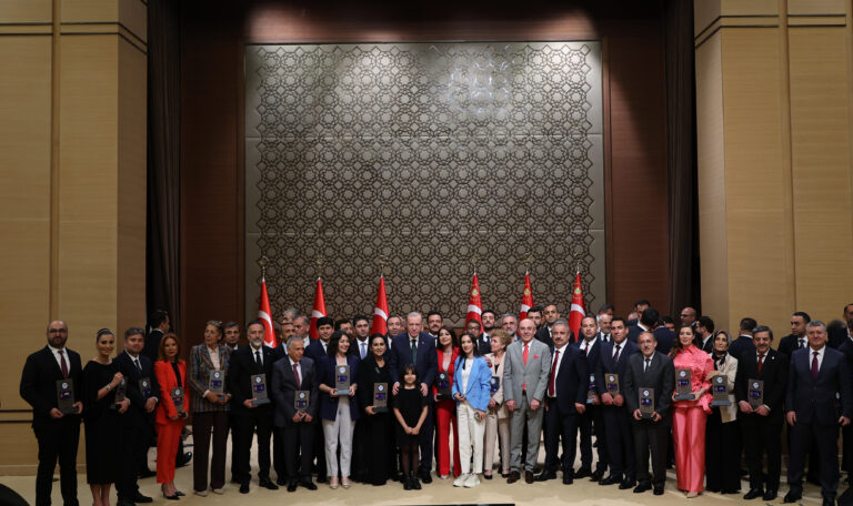 Cumhurbaşkanı Erdoğan: “İletişim Başkanlığımız; düzenlediği toplantılar, etkinlikler, basılı ve görsel materyallerle Gazze için küresel vicdanı harekete geçirmeye çalıştı”