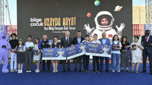 Bakan Tekin’in katılımıyla ” Uzayda Hayat” kısa hikaye yarışmasının ödül töreni yapıldı