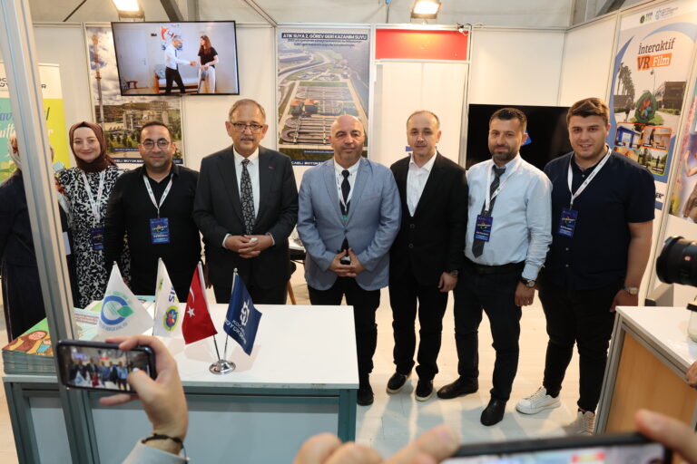 Bakan Özhaseki, Çevrefest’in 2’nci gününde stantları ziyaret etti: “Çevre bize emanet, emanete gözümüz gibi bakacağız”
