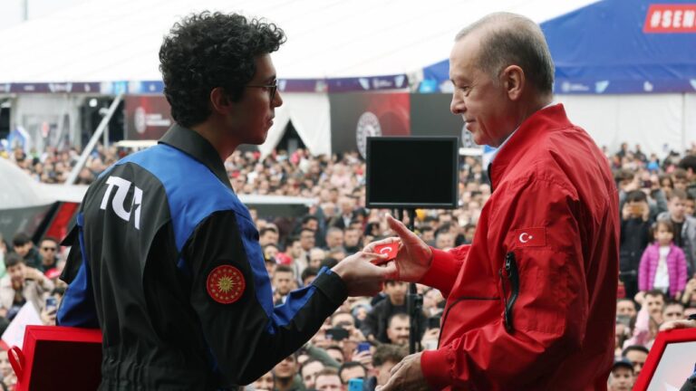 Cumhurbaşkanı Erdoğan, Türkiye’nin ikinci astronotu Atasever’e başarı diledi