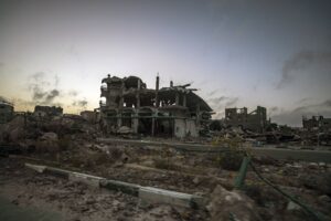 İsrail’in Gazze’yi bombalaması sonucu 17 Filistinli hayatını kaybetti