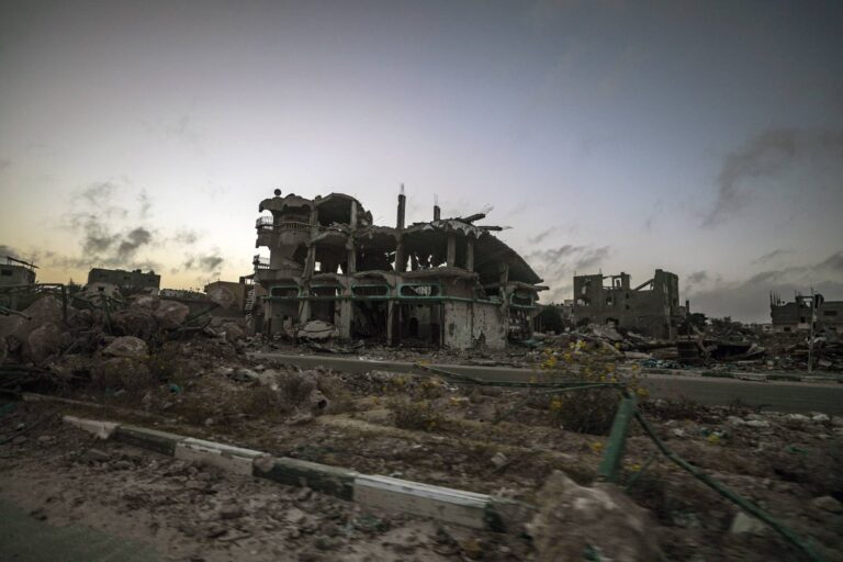 İsrail’in Gazze’yi bombalaması sonucu 17 Filistinli hayatını kaybetti