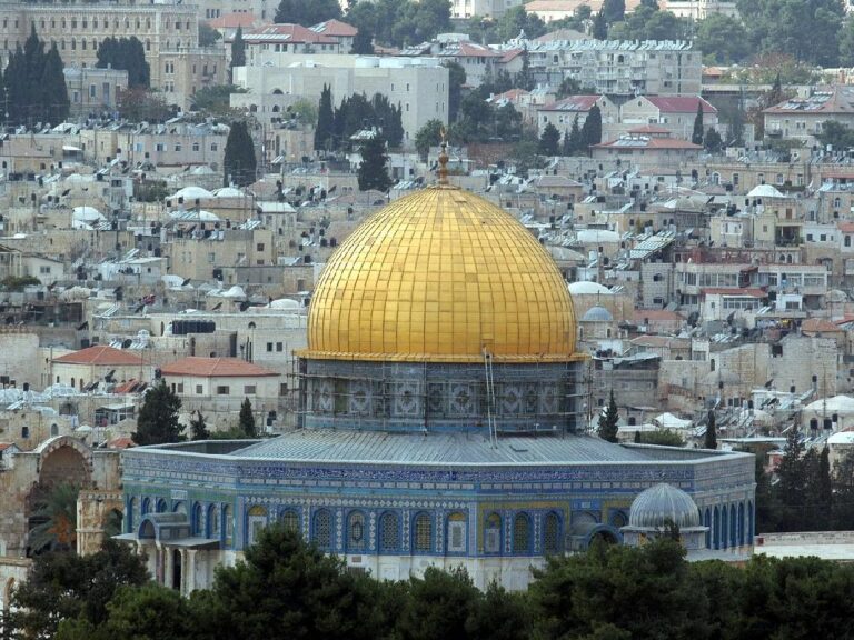 Mescid-i Aksa ve Etrafındaki Yapılar
