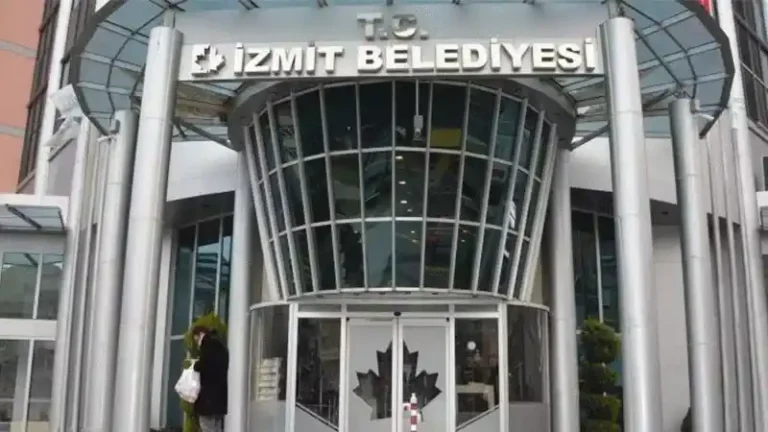 İzmit Belediyesi’nin ücretsiz tuvalet kararına mahkeme engeli!