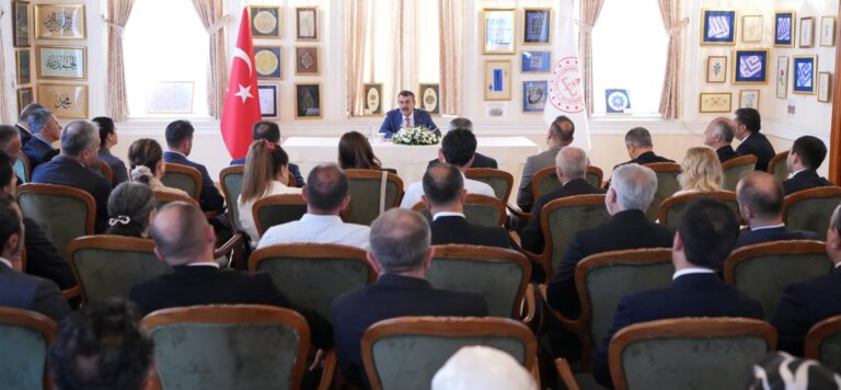 Bakan Tekin, İstanbul’da okul müdürleriyle buluştu
