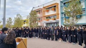 Fransız okullarına çocuğunu gönderen veliler, Türk öğrencilerin haklarının korunmasını talep ediyor
