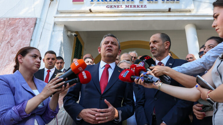 CHP Lideri Özgür Özel: “Türkiye’den Birileri Kıbrıs Seçimlerini Manipüle Etmeye Kalkarsa Karşısında CHP’yi Bulacaklar”