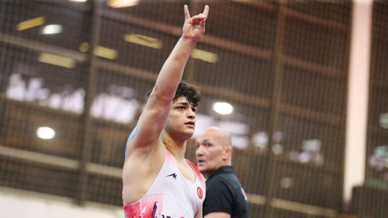 Avrupa şampiyonu oldu, galibiyeti ‘bozkurt işareti’ ile kutladı