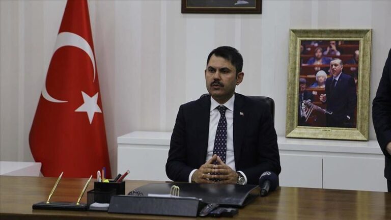 Bakan Kurum: “Yegane önceliğimiz milletimiz, ilk işimiz depremzede kardeşlerimizin mutluluğu”