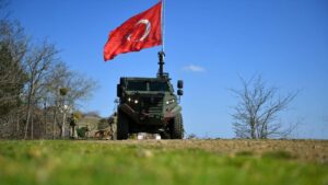 Yasa dışı yollarla sınırı geçmeye çalışan 4’ü terörist 6 kişi yakalandı