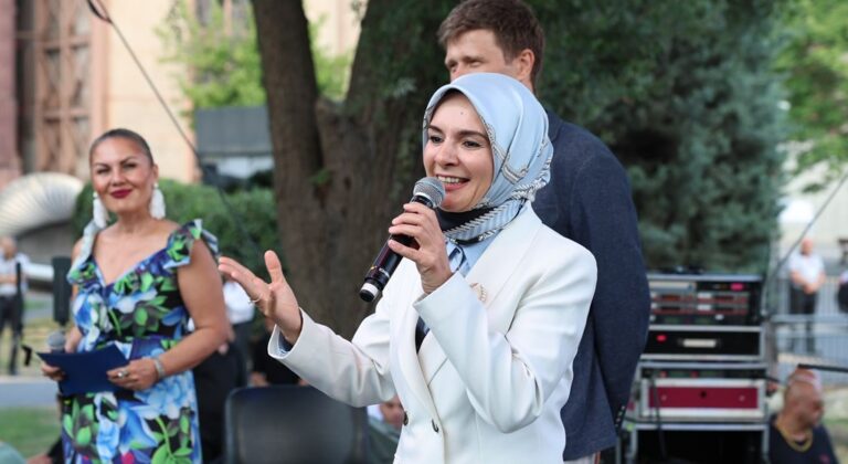 Bakan Mahinur Özdemir Göktaş “Gurbet Kuşu Festivali”ne katıldı…