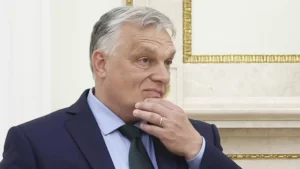 Brüksel, Rus ve Belaruslulara yönelik vize kolaylığı konusunda Macaristan’dan açıklama bekliyor