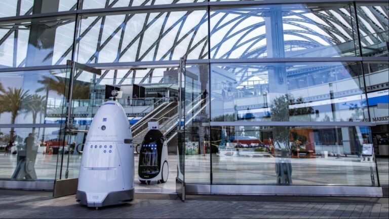 ABD’de otonom güvenlik robotları devriye gezmeye başladı