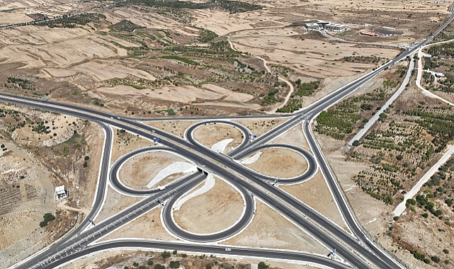 Ulaştırma ve Altyapı Bakanı Uraloğlu’ndan, KKTC Çevre Yolu’nun temel atma törenine