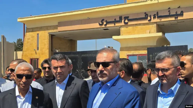 Mısır’a giden Dışişleri Bakanı Hakan Fidan, Refah Sınır Kapısı’nı ziyaret etti