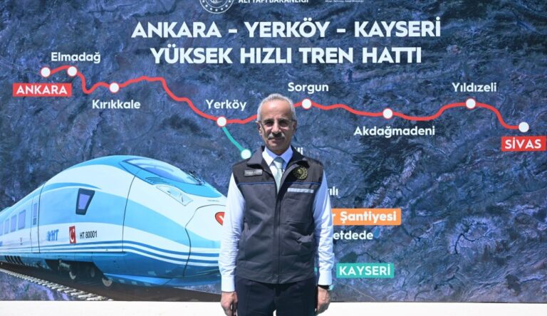 Ulaştırma ve Altyapı Bakanı Uraloğlu, “Kayseri-İstanbul 5,5 saate düşüyor”