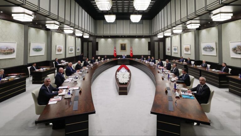 Kabine Ahlat’ta toplanacak