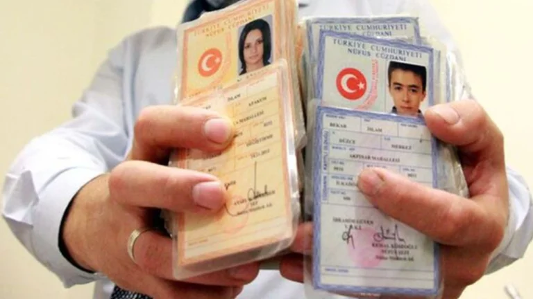 Türkiye’de hâlâ 6 milyon kişi eski kimlik kartını kullanıyor