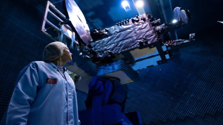 Türkiye tarihinde ilk: 70 bin kilometre uzaktan sinyal alındı