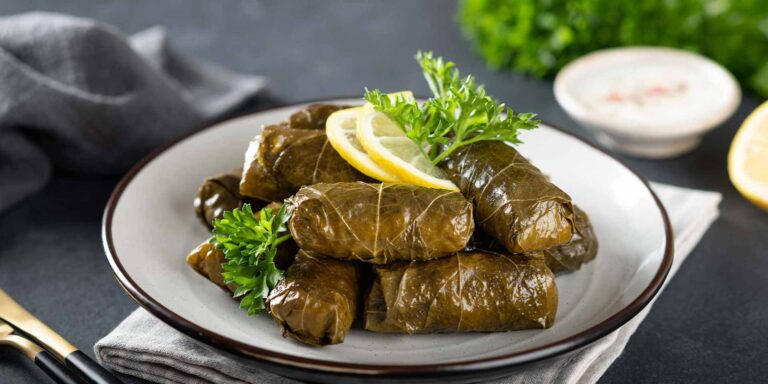 Haftanın yemeği: Zeytinyağlı yaprak sarması tarifi