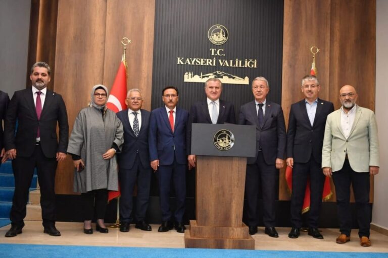 Gençlik ve Spor Bakanı Dr. Osman Aşkın Bak Kayseri Valiliğini ziyaret etti