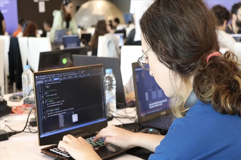 Erdoğan: İleri teknolojilerin merkezi haline gelmeyi hedefliyoruz