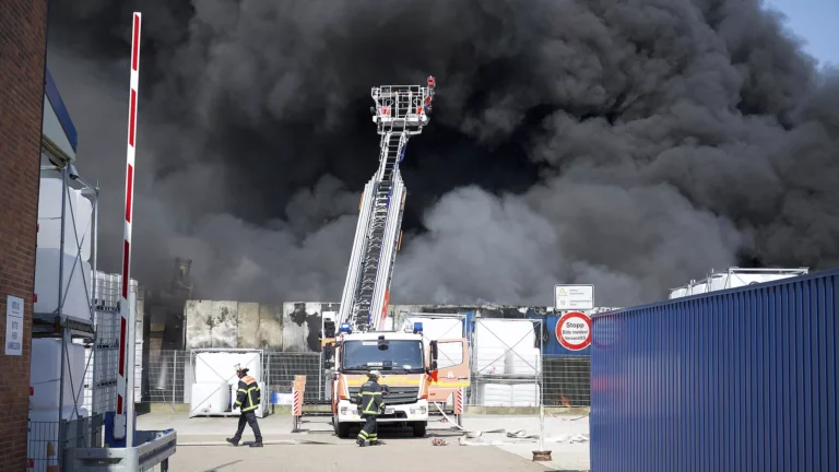 Almanya’nın Eberswalde kentinde çıkan yangında Türk anne ve 5 yaşındaki oğlu öldü