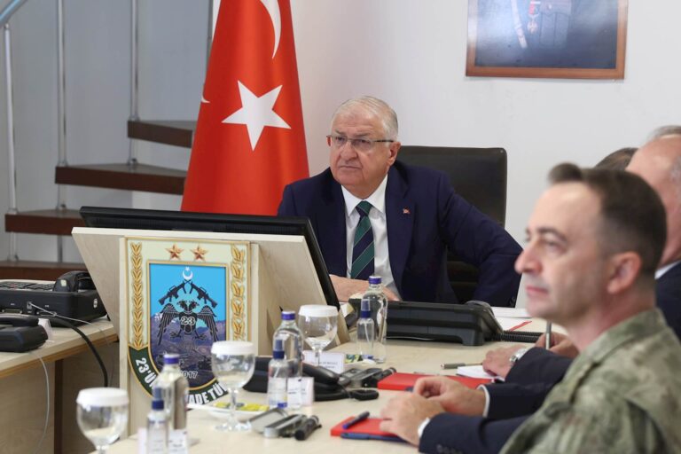 Millî Savunma Bakanı Güler, Sınır Ötesinde Görev Yapan Birlik Komutanlarıyla Video Telekonferans Toplantısı Gerçekleştirdi