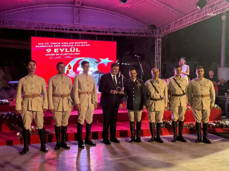 İzmir Büyükşehir Belediye Başkanı Dr. Tugay: Biz varsak Türkiye Cumhuriyeti sonsuza dek var olacak