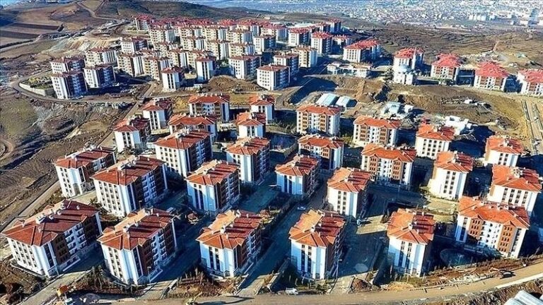Bakan Kurum, İstanbul Başakşehir’de Sosyal Konut ve Kentsel Dönüşüm Projeleri Anahtar Teslim Töreni’ne katıldı
