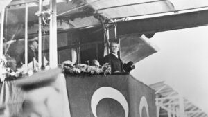 Arşiv belgeleri tarihe ışık tutuyor