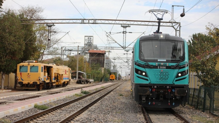 Yerli lokomotif ‘Eskişehir-5000’nin testleri başarıyla devam ediyor