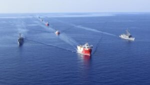 MSB, Somali Deniz Görev Grubu’nun Oruç Reis’e refakat görüntülerini paylaştı