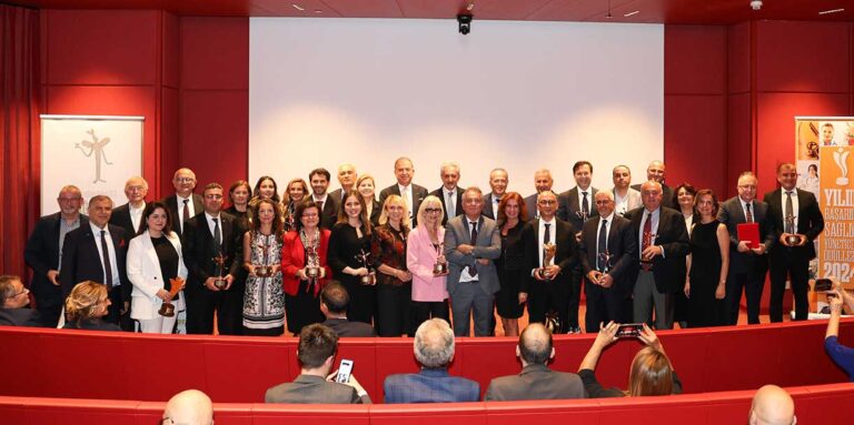 “Bilim Gençlerle Kazanacak” projesi ‘Sağlıkta Sosyal Sorumluluk’ ödülüne layık görüldü