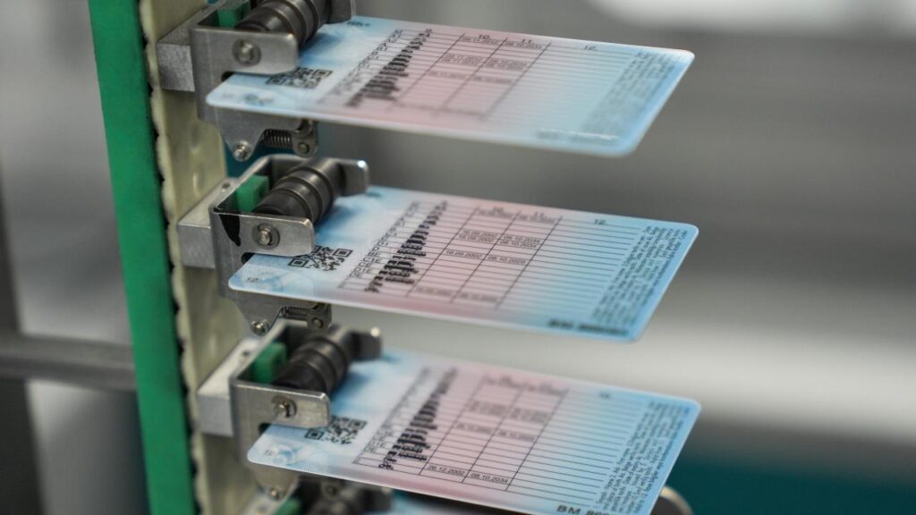 Eski sürücü belgelerini yenilemek için süre azalıyor