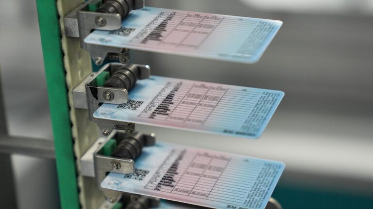 Eski sürücü belgelerini yenilemek için süre azalıyor