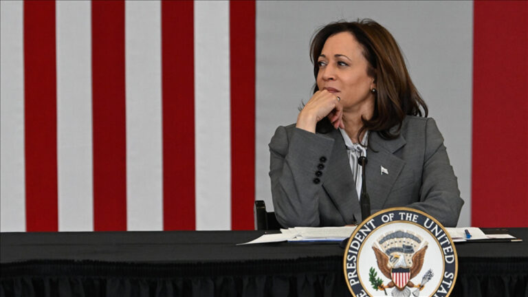 Kamala Harris’in Kendini Tanımlama Sorunu