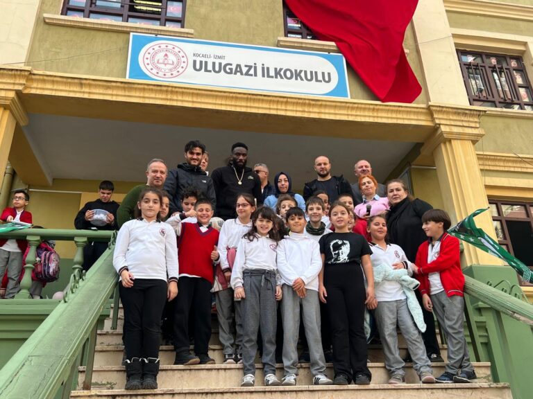 İzmit Ulugazi Okulunda Kocaelispor Şenliği