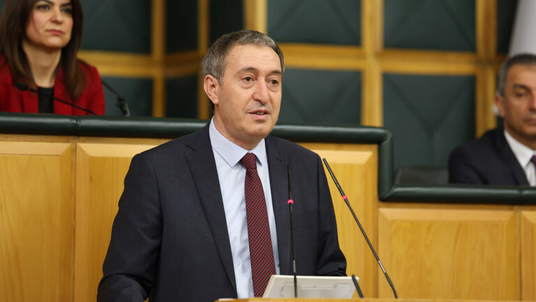 DEM Parti Eş Genel Başkanı Bakırhan, “Biz de çözümden yana olduğumuzu belirtiyoruz”