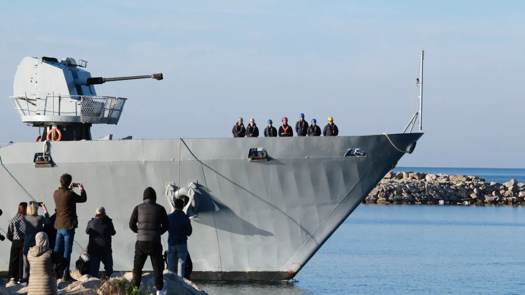 İtalya, işlemlerdeki sorunlara rağmen 8 göçmeni daha Arnavutluk’a gönderdi
