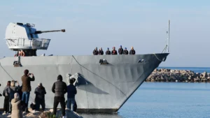 İtalya, işlemlerdeki sorunlara rağmen 8 göçmeni daha Arnavutluk’a gönderdi