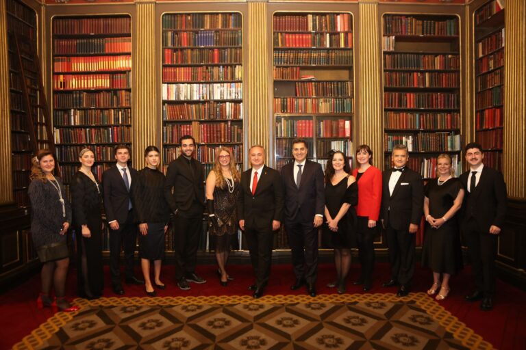 Türk Eğitim Derneği 1920’ler temalı “Atatürk Dönemine Yolculuk” Cumhuriyet ve Atatürk’ü Anma organizasyonu gerçekleştirdi