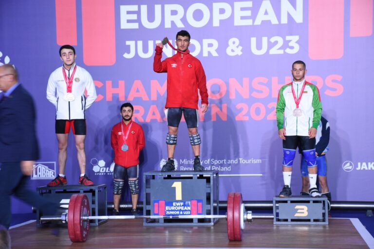 Gençlik ve Spor Bakanı Dr. Osman Aşkın Bak’dan Milli Halterciler için tebrik mesajı