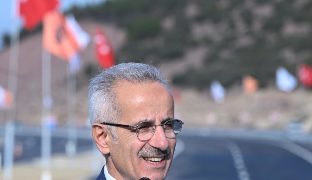 Ulaştırma ve Altyapı Bakanı Uraloğlu, “Antalya’da dev proje hizmete girdi!”